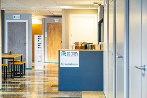 bezoek ozne showroom met groot gamma binnendeuren